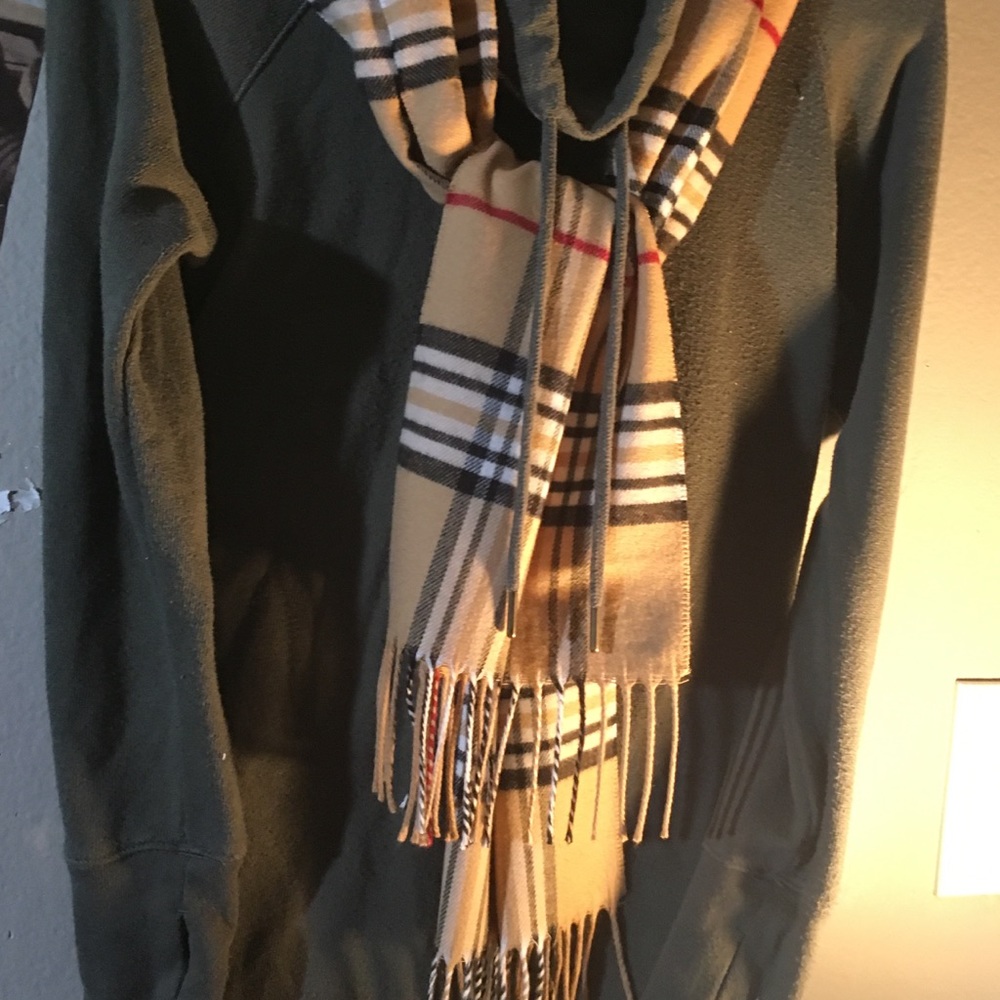Sweater - Picture 6 of 7